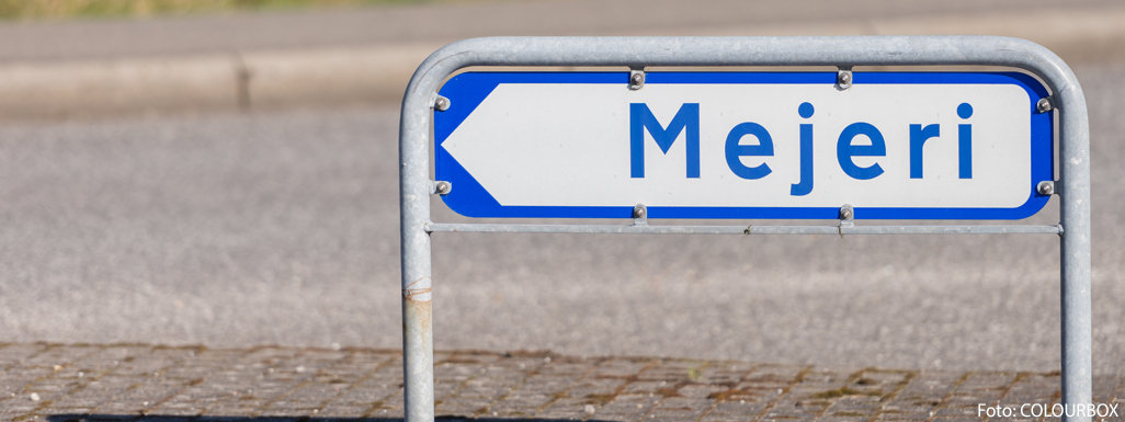 Skilt med teksten "Mejeri"